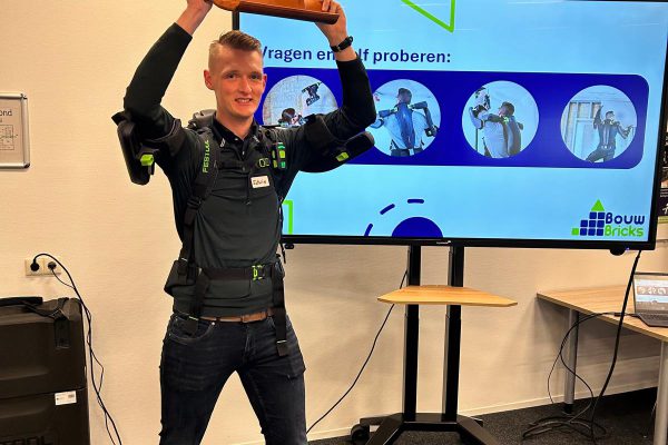 Demonstratie exoskelet op decanendag TBF